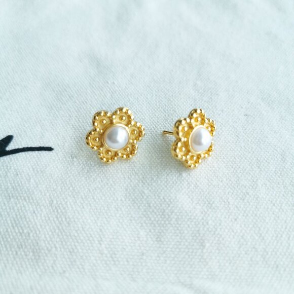 Julie Vos Stud Earrings - Colette - Pearl Gold - Picture 5 of 5